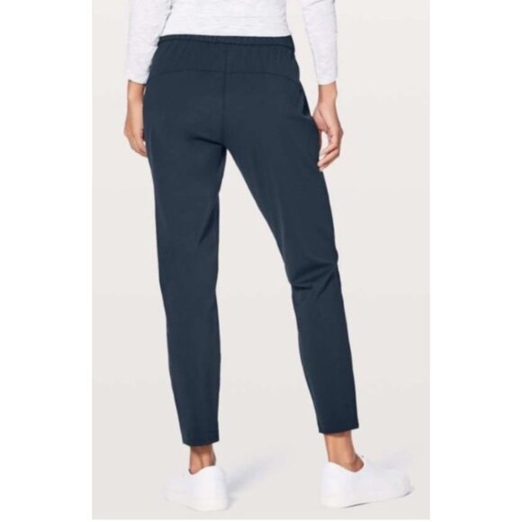 Lululemon Women's Sz 12 Ankle Pants Navy Blue Lightweight Stretch - Picture 3 of 12